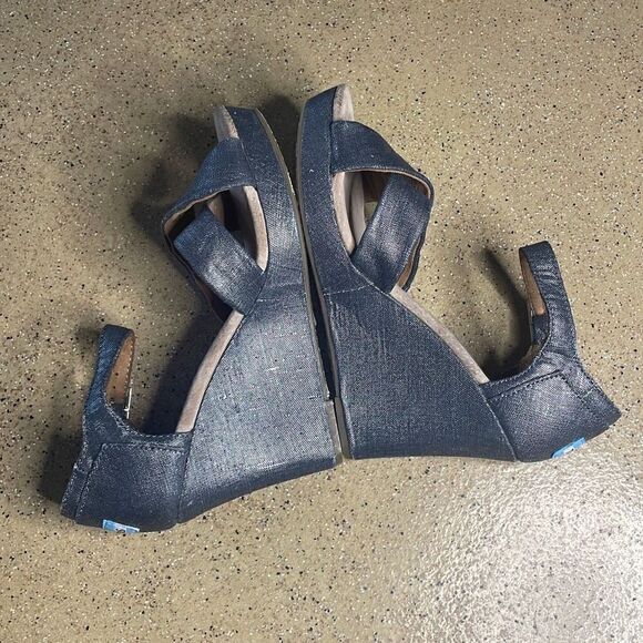 TOMS Sienna Metallic Denim Strappy Wedge Sandals NEW sz 6.5 - Picture 7 of 12